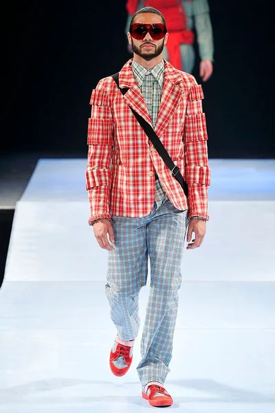 Look 7
